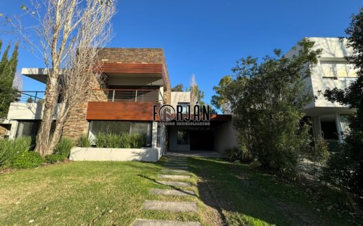 Casa con Jardín en San Nicolás
