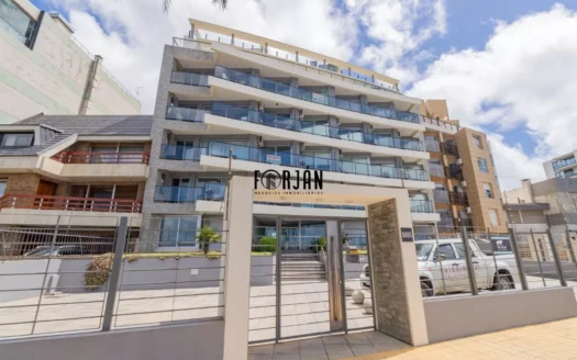 Apartamento con Vistas al Mar y Patio en Malvin