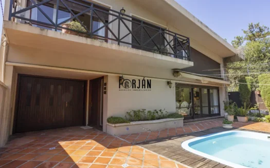 Casa con Piscina en Carrasco