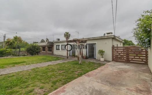 Casa con Terreno de 1000mts en Carrasco Norte