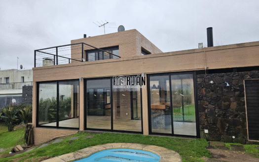 Casa con Piscina en Lomas de la Tahona