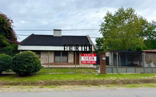 Casa Familiar con Cochera en Shangrilá