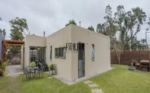 Casa con Cochera en Médanos De Solymar